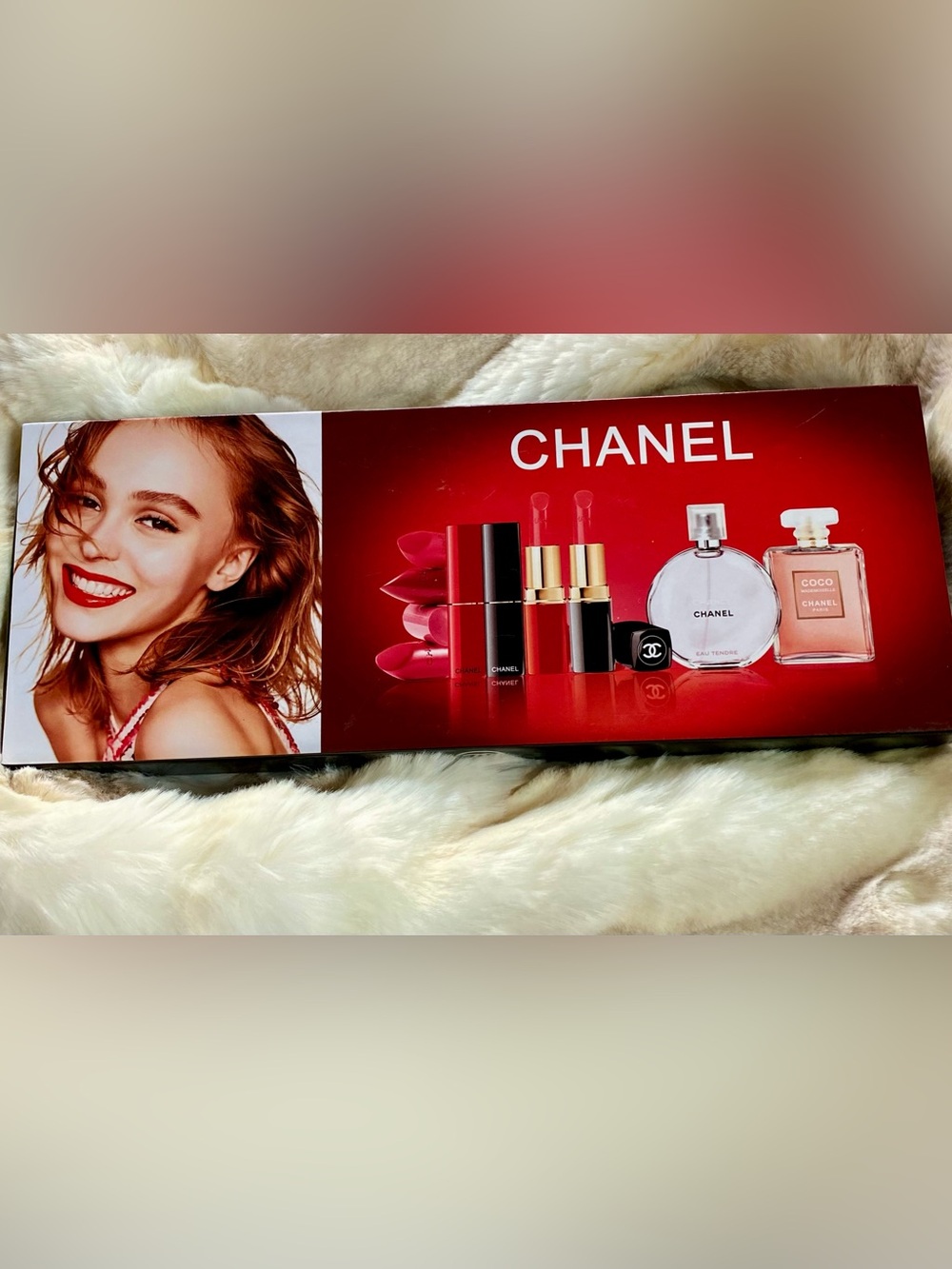 Women Makeup Lipstick & Fragrance Set — Red Shades